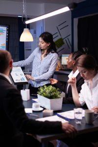 Organize inspiring workshops and seminars led by industry leaders.